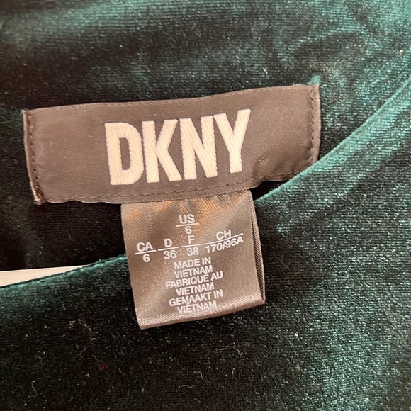 DKNY emerald green velvet cocktail dress with gold detail, size 6 - Picture 5 of 5
